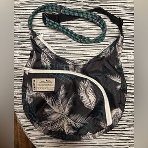 Kavu Black and White Leaf Crossbody Bag